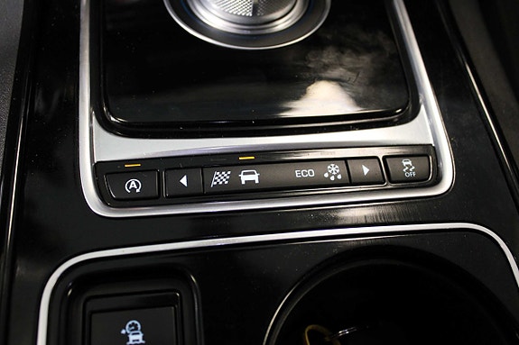 Jaguar XE 18 of 20