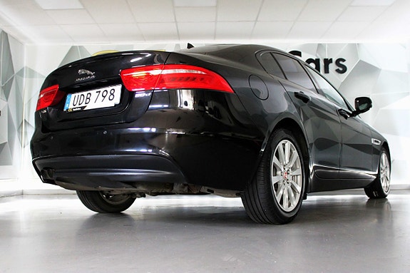 Jaguar XE 8 of 20