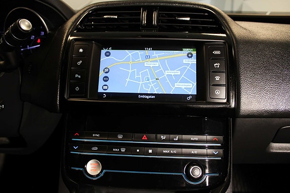 Jaguar XE 15 of 20