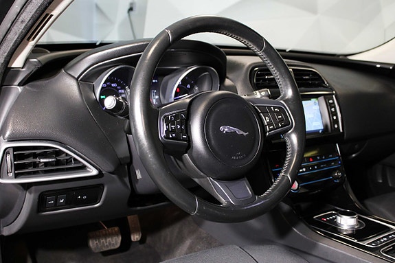 Jaguar XE 14 of 20