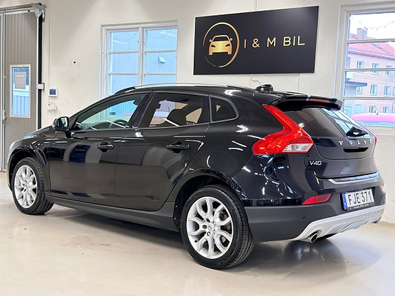 Volvo V40 Cross Country 3 of 5