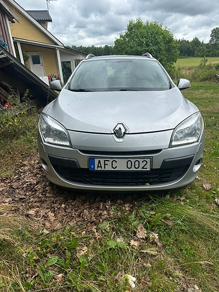 Renault Megane III 2 of 9