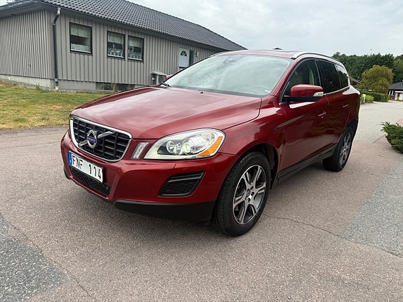 Volvo XC60 2 of 5