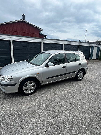 Nissan Almera 2 of 5