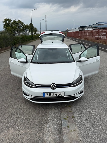 Volkswagen Golf VII 2 of 5