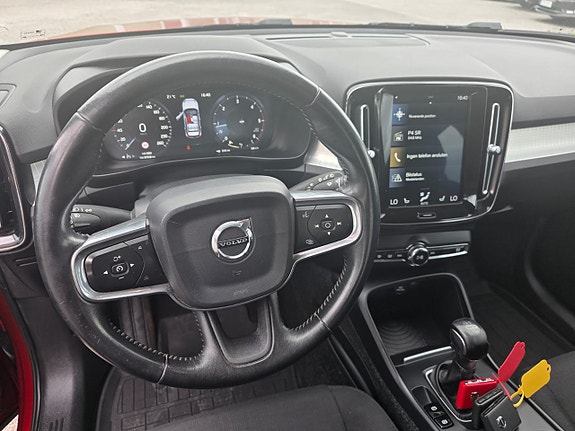 Volvo XC40 10 of 15
