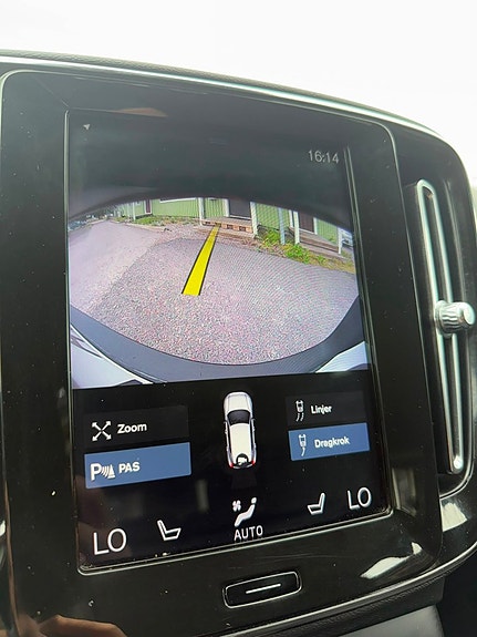 Volvo XC40 8 of 15