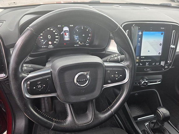 Volvo XC40 9 of 15