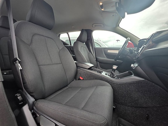 Volvo XC40 12 of 15