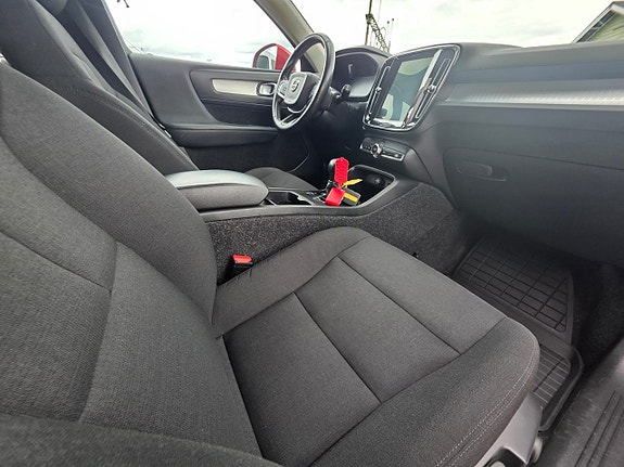 Volvo XC40 11 of 15