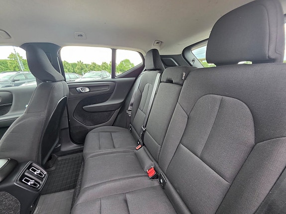 Volvo XC40 13 of 15