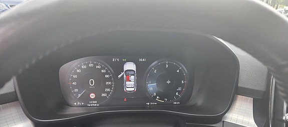 Volvo XC40 6 of 15