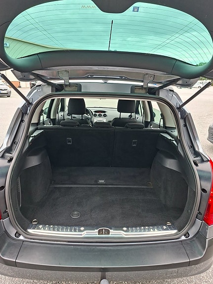 Peugeot 308 SW 12 of 17