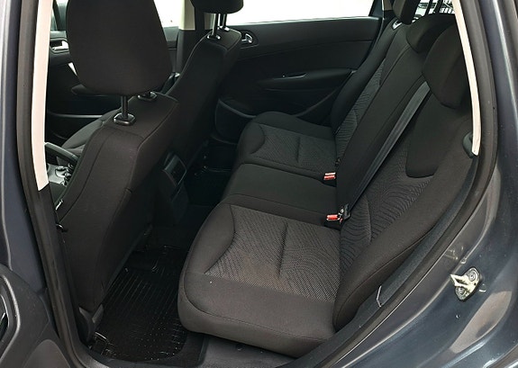 Peugeot 308 SW 11 of 17