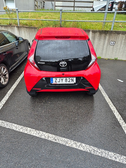 Toyota Aygo 2 of 3