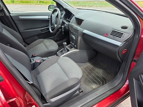 Opel Astra 4 of 5