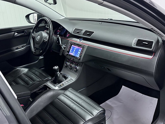 Volkswagen Passat 15 of 26