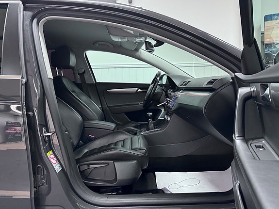Volkswagen Passat 14 of 26