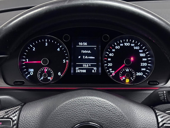 Volkswagen Passat 18 of 26