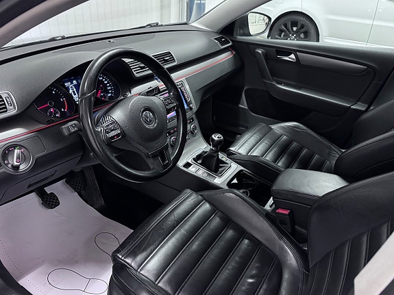 Volkswagen Passat 12 of 26
