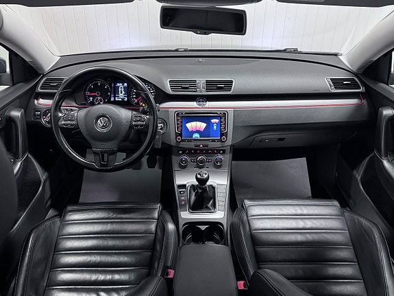 Volkswagen Passat 11 of 26