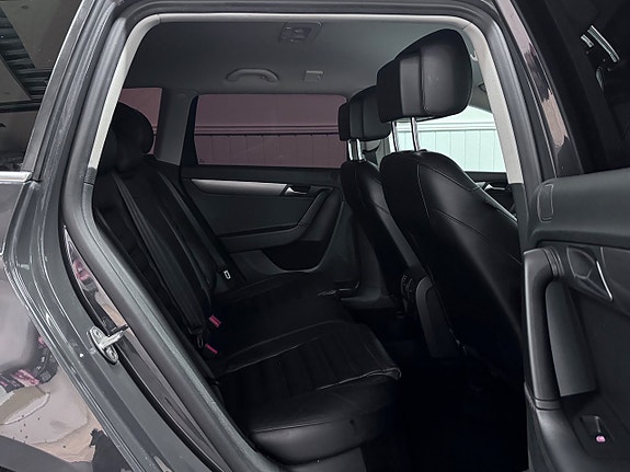 Volkswagen Passat 16 of 26