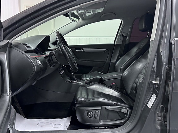 Volkswagen Passat 13 of 26