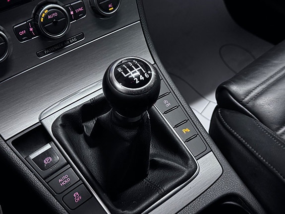 Volkswagen Passat 21 of 26