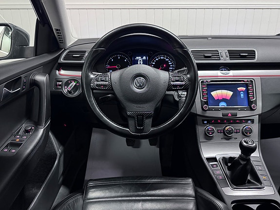 Volkswagen Passat 17 of 26