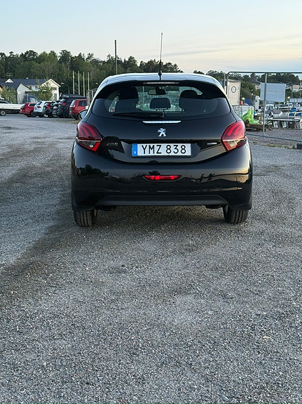 Peugeot 208 4 of 5