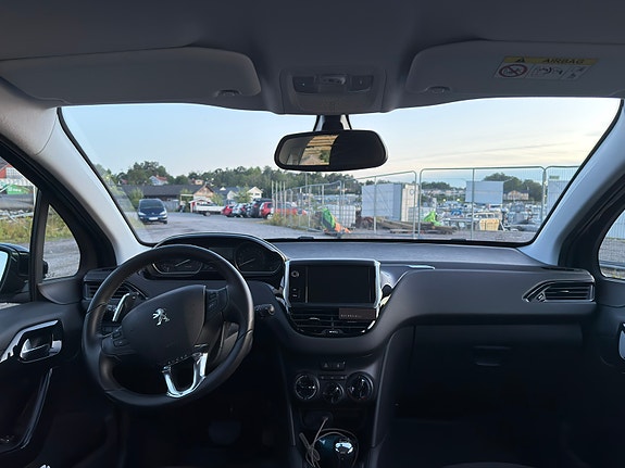Peugeot 208 5 of 5