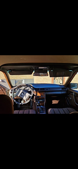 Mercedes-Benz 200 3 of 21