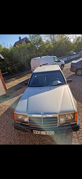 Mercedes-Benz 200 4 of 21