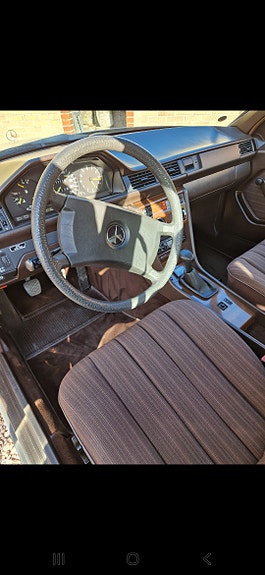 Mercedes-Benz 200 9 of 21