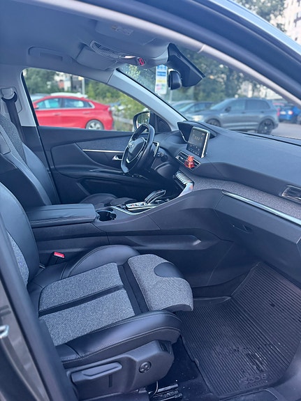 Peugeot 3008 4 of 5