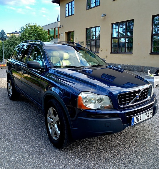Volvo XC90 3 of 21