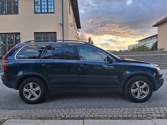Volvo XC90 10 of 21