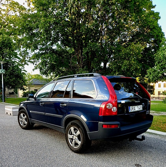 Volvo XC90 2 of 21