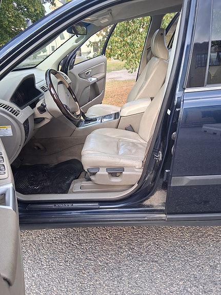 Volvo XC90 5 of 21