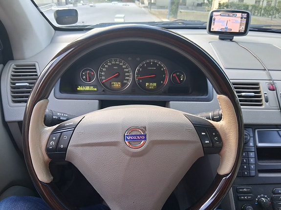 Volvo XC90 18 of 21