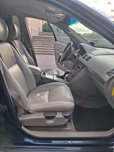 Volvo XC90 6 of 21