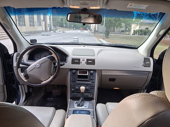 Volvo XC90 11 of 21