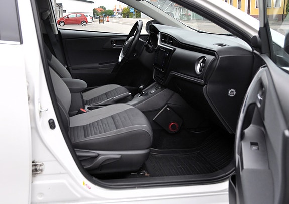 Toyota Auris 9 of 11