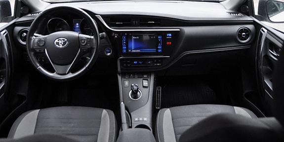 Toyota Auris 8 of 11