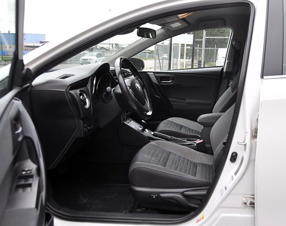 Toyota Auris 6 of 11