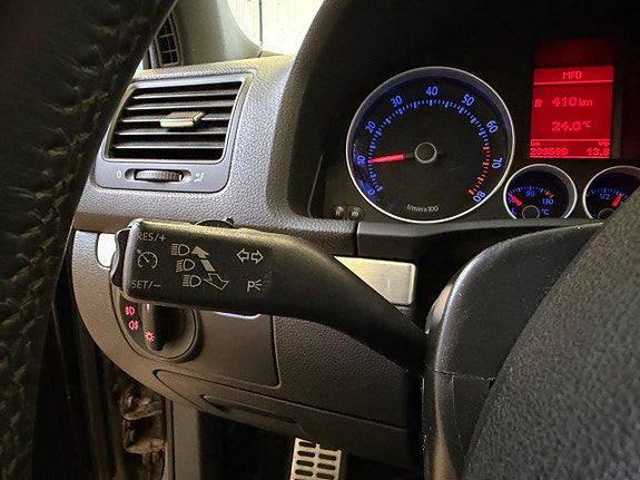 Volkswagen Golf V 11 of 15