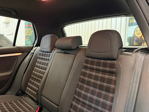 Volkswagen Golf V 14 of 15