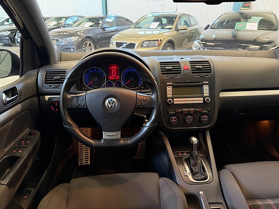 Volkswagen Golf V 9 of 15