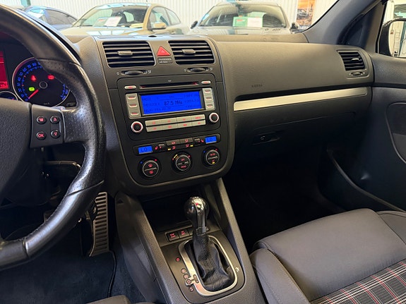 Volkswagen Golf V 12 of 15