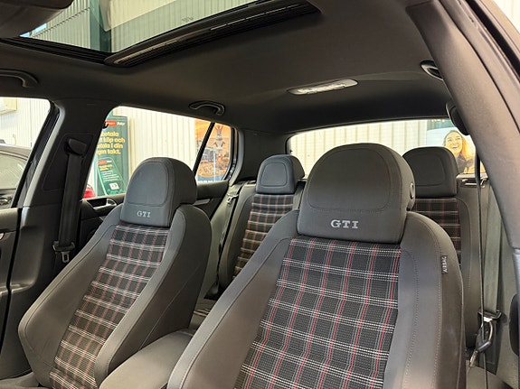 Volkswagen Golf V 13 of 15